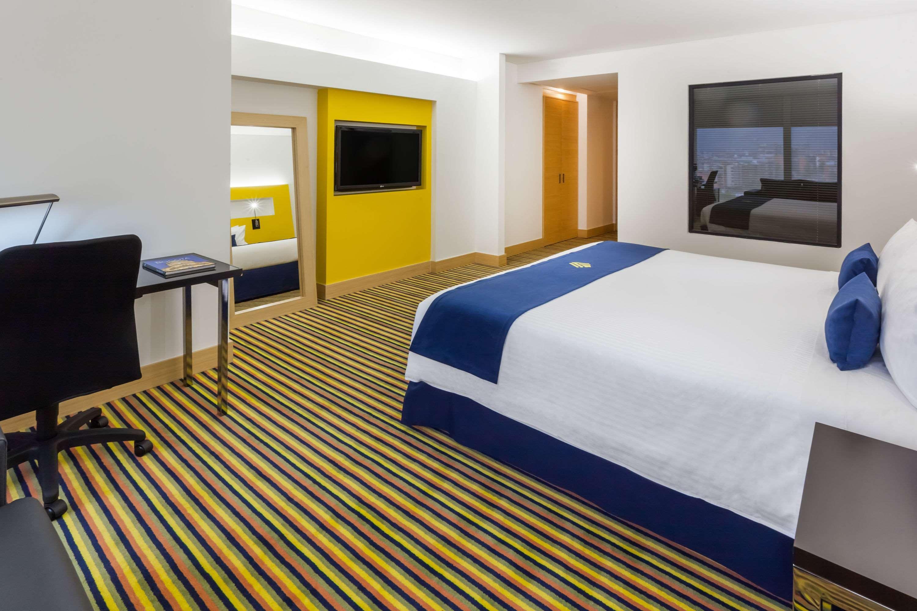 Wyndham Bogota Hotel Exterior photo A room at the hotel