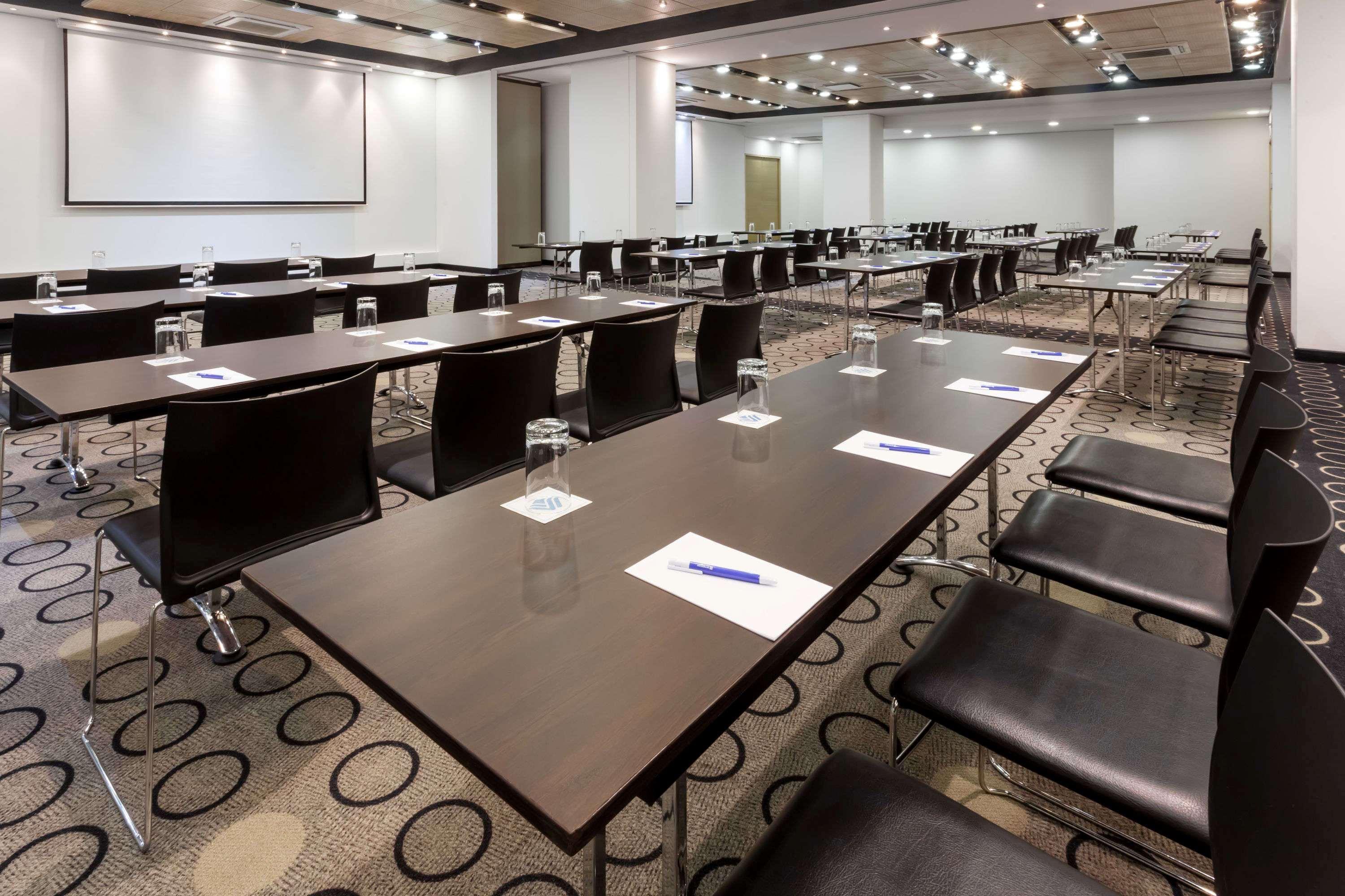 Wyndham Bogota Hotel Exterior photo Meeting room