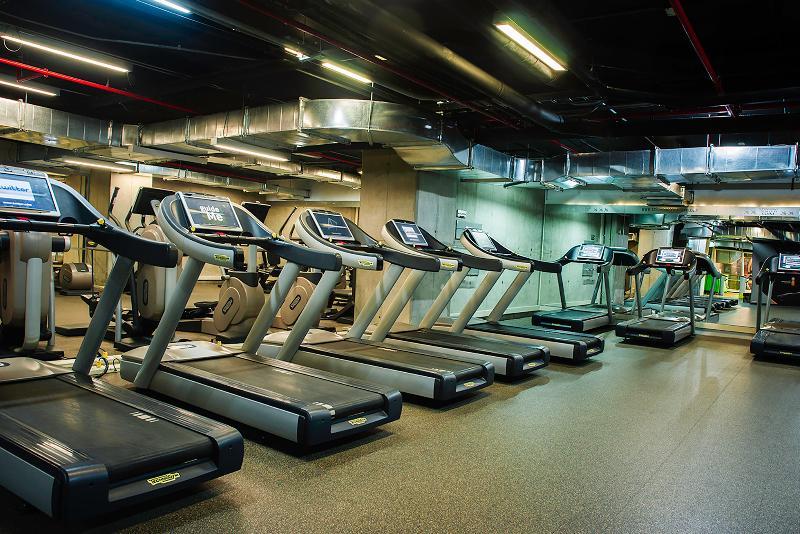 Wyndham Bogota Hotel Exterior photo A row of treadmills