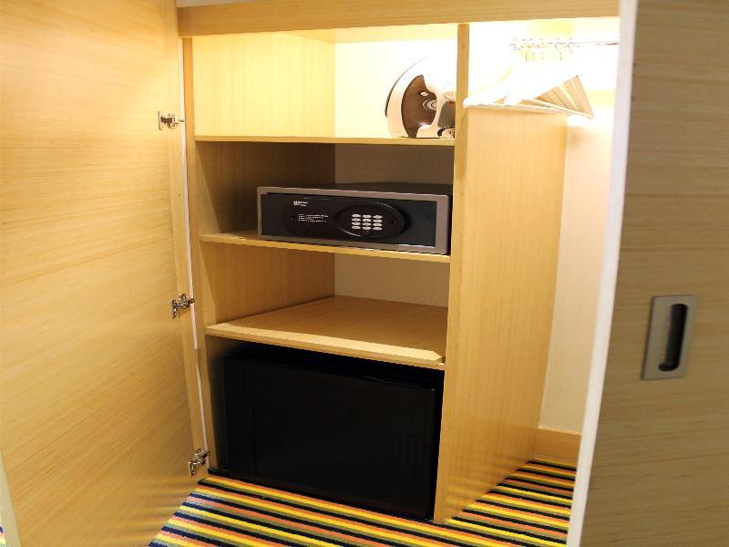 Wyndham Bogota Hotel Exterior photo A safe in a hotel room