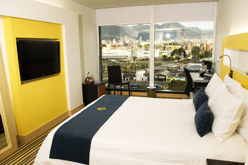 Wyndham Bogota Hotel Exterior photo A room at the hotel