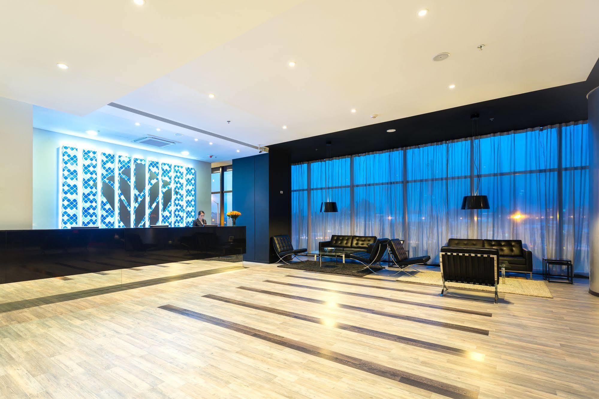 Wyndham Bogota Hotel Exterior photo Lobby